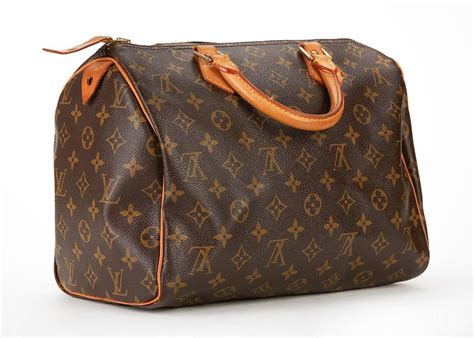 2002 Louis Vuitton .